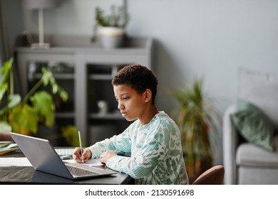 607 Laptop on table back side Images, Stock Photos & Vectors | Shutterstock