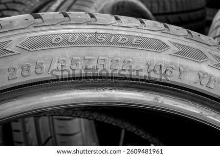 Side view of a tire with an indication of tire width, height and diameter, load and speed index