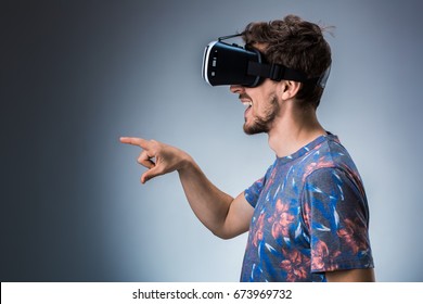 Side View Young Guy Using Vr Stock Photo 673969732 | Shutterstock