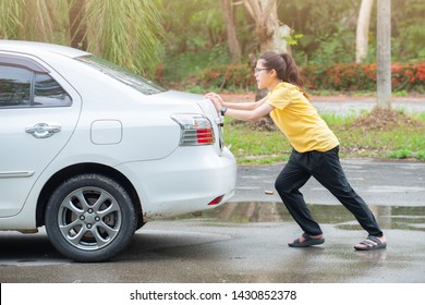 girl push car