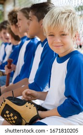 Side View Youth Baseball Team