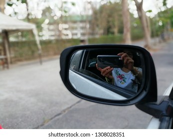 Side mirror​ car​ on​ ​the​ way