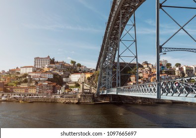 Sideview Dom Luis Bridge