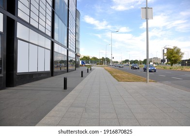 The sidewalk next to the shopping mall building
