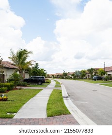 Sidewalk In A South Florida Golf Community And Luxury Neighborhood.