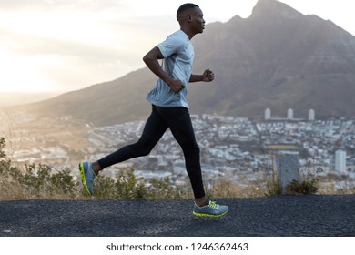 58,763 Running alone Images, Stock Photos & Vectors | Shutterstock