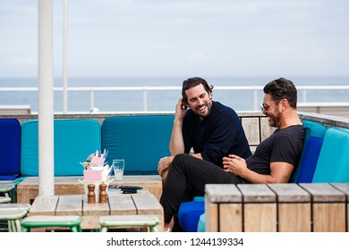 Sidney, Australia-October 17,2018: Friends Chat At A Bondi Beach Bar.