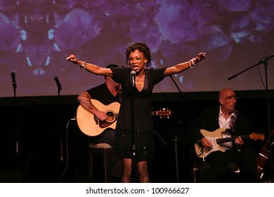 Siedah Garrett At The 2010 BraveHeart Awards, Hyatt Regency Century Plaza Hotel, Century City, CA.  10-09-10