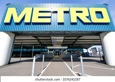 SIEGEN, GERMANY - April 22, 2018: Entrance Of A Metro Cash & Carry Market. Metro Cash & Carry Is The Largest Sales Division Of The German Trade And Retail Giant Metro AG.