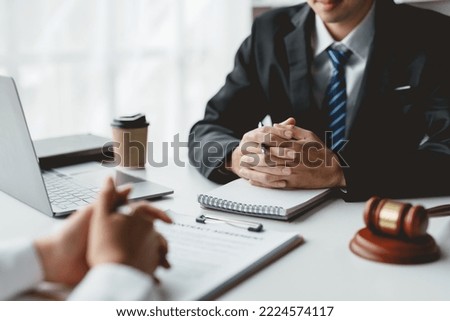 Sign an agreement the concept of legal proceedings and litigation. The Legal Execution Department signed a contract with the debtor to acknowledge the new agreement.
