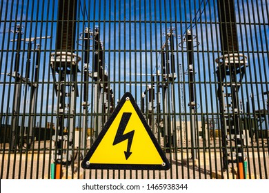 Sign of danger by electrocution in front of an installation of electrical transformers.