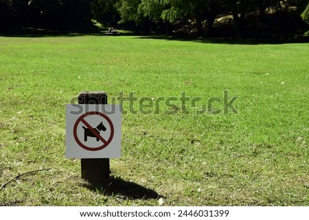 Sign, dogs not permitted in the park