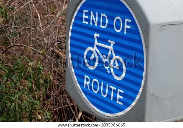 sign for end of cycle\
track safe route.