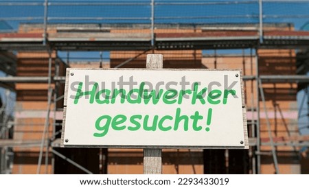 Sign in front of the  shell construction with the German inscription: 'Handwerker gesucht' (Craftsman wanted) Foto d'archivio © 