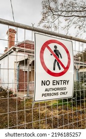 Sign Icon No Entry Authorised Persons Only On A Fence Old Abandoned House  Bendigo, Vic, Australia