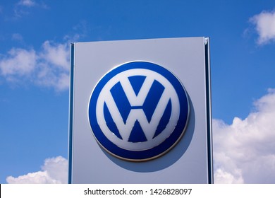 6,145 Volkswagen logo Images, Stock Photos & Vectors | Shutterstock