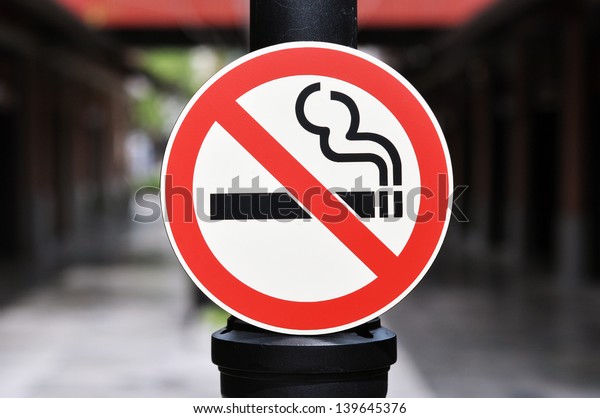sign no\
smoke