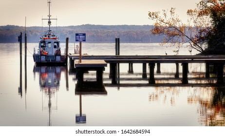 A “no Wake” Sign On A Rescue Boat Dock At A Potomac River Cove In Virginia.