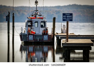 A “no Wake” Sign On A Rescue Boat Dock At A Potomac River Cove In Virginia.