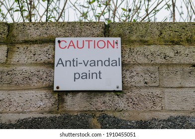 Sign on a wall warning of the presence of anti-vandal and anti-climb paint