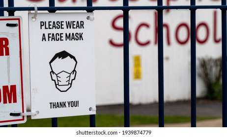 Sign Outside A School Requesting Face Masks Be Worn