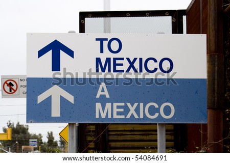 Sign pointing the way to Mexico from Arizona