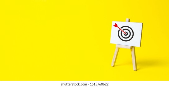 Sign stand with an arrow in the target on a yellow background. Hit exactly on center. Tactics of advertising targeting. advertise campaigns. Goal Achievement and Purposefulness - Shutterstock ID 1515760622