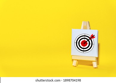 Sign Stand With An Arrow In The Target  On A Yellow Background Hit Exactly On Center. Tactics Of Advertising Targeting. 