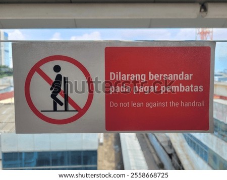 signage written do not lean against the handrail