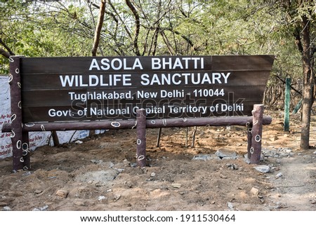 Signboard of Asola Bhatti Wildlife Sanctuary.
This protected area contains one of the last surviving remnants of Delhi Ridge hill range and its semi-arid forest habitat and its dependent wildlife

