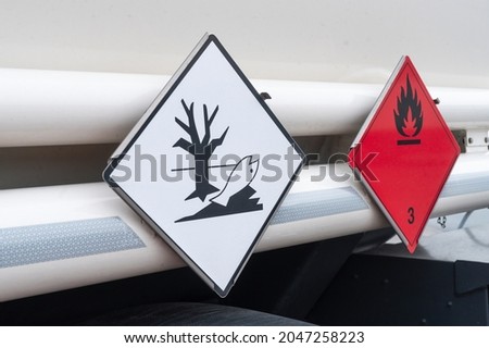 Signs for the dangerous goods classes , here for environmentally hazardous and flammable liquid substances