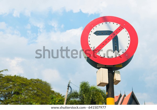 the signs\
does not turn left traffic signs ,\
road
