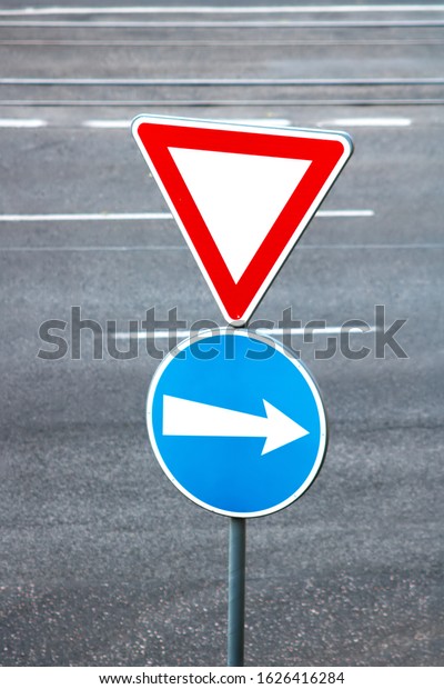 Signs of the\
main road and turn against the\
road