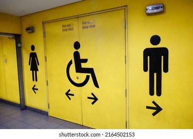 Signs Pointing You To The Toilets In The Paris Train Station.