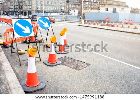 Signs and traffic cones indicating the closure of a lane beacuse of roadworks