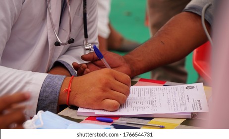 Sikar, Rajasthan, India - June,28 2020: Medical Persons Collecting Blood From Young Volunteers Lying On Bed Inside Public Blood Donation Camp, Donation To Support During Coronavirus