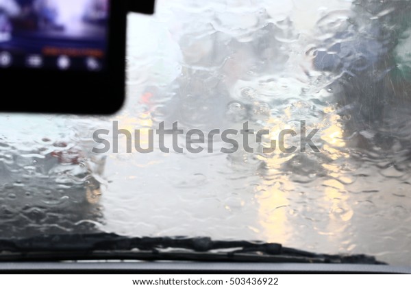 
Silhouette edge The rain is
falling. Bokeh on the road in the morning. In Thailand.Abstract
blurred background : Traffic jam in the morning rush hour.
in-Thailand.