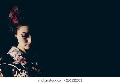 Silhouette Japanese Geisha