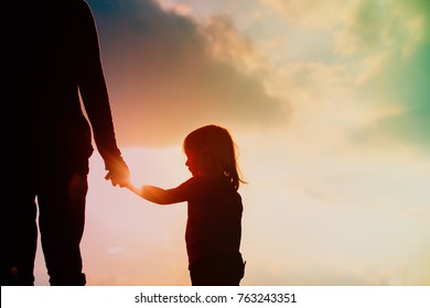 Silueta Padre E Hija Imagenes Fotos De Stock Y Vectores Shutterstock