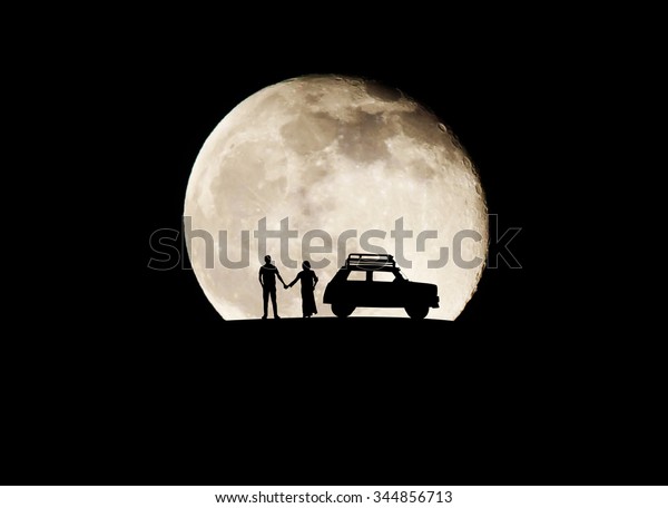 Silhouette love and\
car on Full Moon\
Background