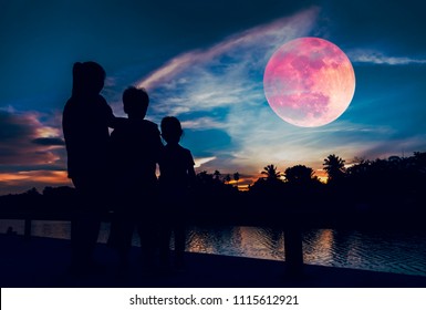 297 Children looking full moon Images, Stock Photos & Vectors ...