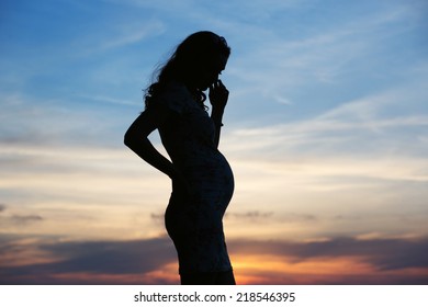 Silhouette of a pregnant woman