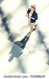 歩く人 俯瞰 の画像 写真素材 ベクター画像 Shutterstock