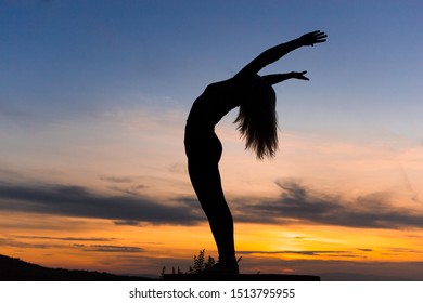 Silhouette Woman Coach Yoga Practice Sunset Stock Photo 1513795955 ...