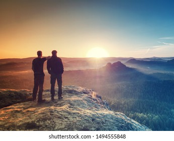 7,138 Hiking Couple Silhouette Images, Stock Photos & Vectors 