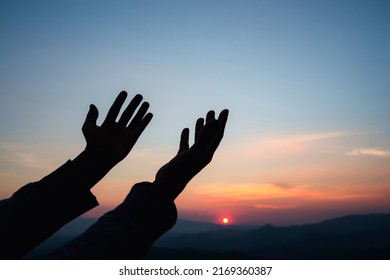 1,743 Worship sun hands raised Images, Stock Photos & Vectors ...