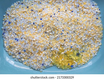 Silica Gel In Litter Box. Cat Toilet With Pee In Silicagel Filler. Dust Free Reused And Odorless Cat Litter.