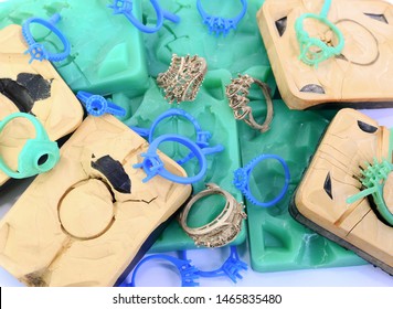 Silica rubber molds, silver molds, many green and blue wax rings, used in the manufacture of jewelry in the jewelry industry.
