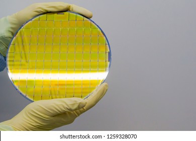 742 Silicon wafer with white background Images, Stock Photos & Vectors ...