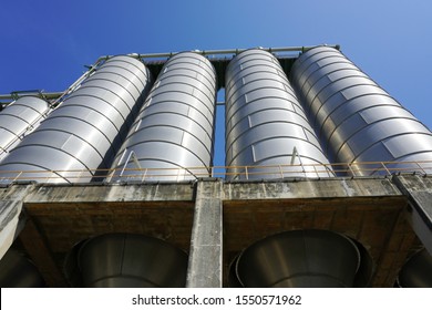 Silo tank for plastic resin to stock or store at production of chemical plants.